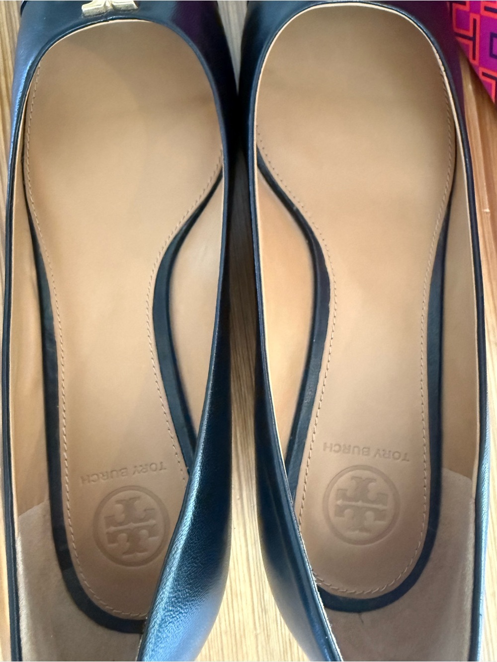 Tory Burch Black Wedge Ballet Flats Gold Logo Cap Toe Size 7.5 - Picture 4 of 9
